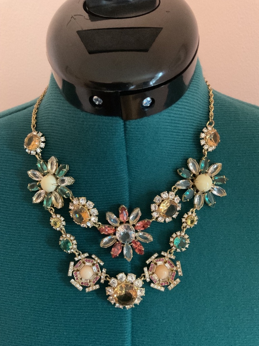 NWT Ann Taylor Statement Necklace